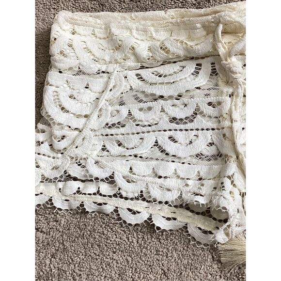 New. Pilyq ivory lace coverup shorts. Retails $144.  XS/S - Picture 5 of 9